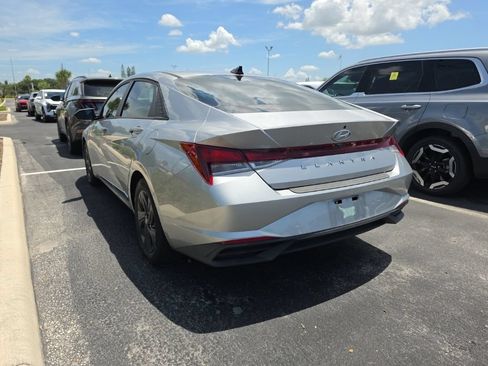 Used 2021 Hyundai Elantra SEL w/ Convenience Package FWD image 11