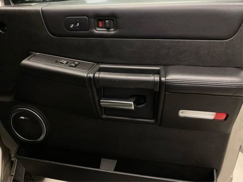 Used 2005 HUMMER H2 Luxury w/ Preferred Equipment Group image 27