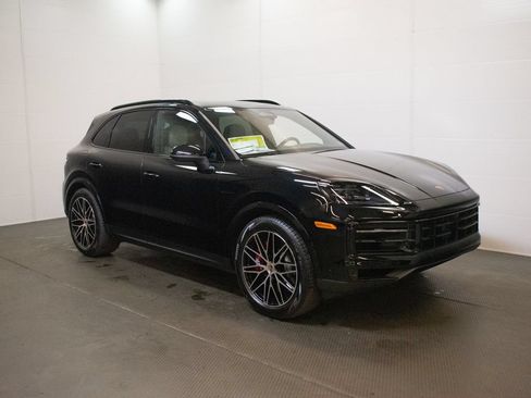 New 2026 Porsche Cayenne S AWD/4WD image 8