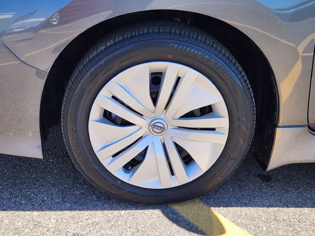 Certified 2025 Nissan Leaf S FWD image 8