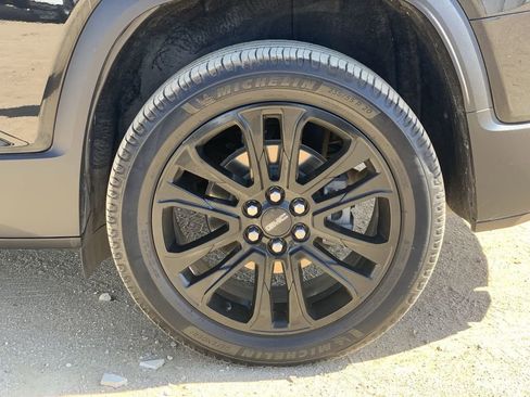 Certified 2022 GMC Acadia SLE w/ Driver Convenience Package FWD image 32