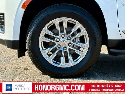 Used 2024 GMC Yukon XL SLT image 7