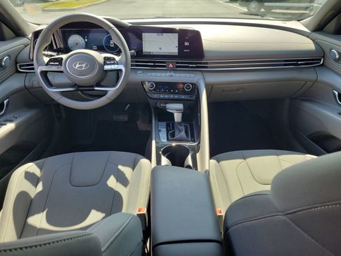 Used 2025 Hyundai Elantra SEL FWD image 12