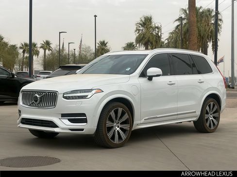 Used 2021 Volvo XC90 T8 Inscription w/ Lounge Package AWD/4WD image 2