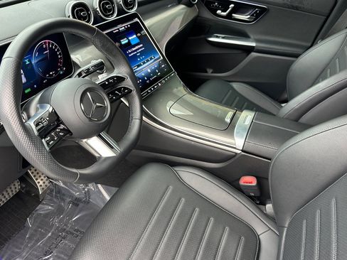 Used 2025 Mercedes-Benz GLC 350e 4MATIC image 4