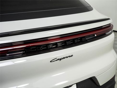New 2026 Porsche Cayenne Coupe AWD/4WD image 38