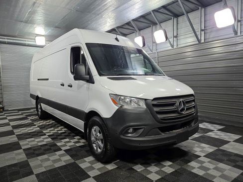 Used 2022 Mercedes-Benz Sprinter 2500 image 4