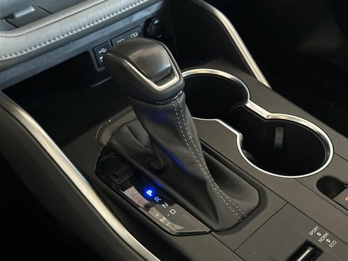 Used 2022 Toyota Highlander XLE image 22