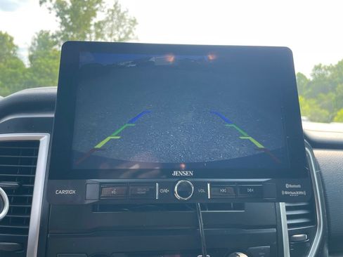 Used 2018 Nissan Titan SV w/ SV Convenience Package AWD/4WD image 6