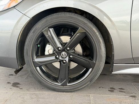 Used 2023 Nissan Sentra SR w/ Midnight Edition Package image 9