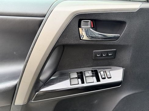 Used 2018 Toyota RAV4 Limited image 16