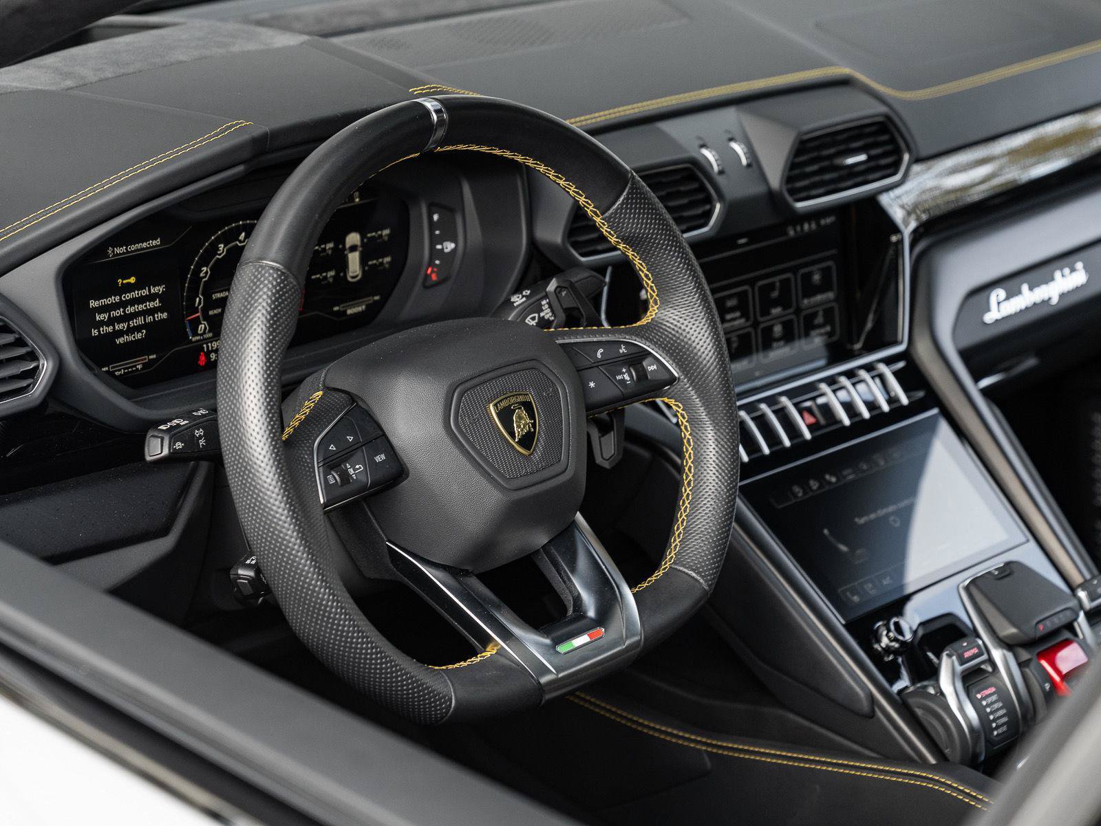 Used 2022 Lamborghini Urus AWD/4WD image 43