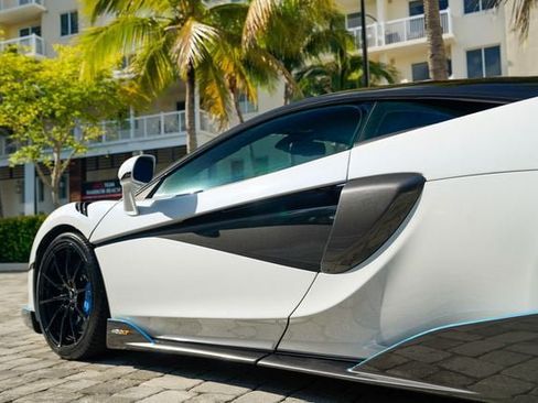 Used 2019 McLaren 600LT RWD image 19