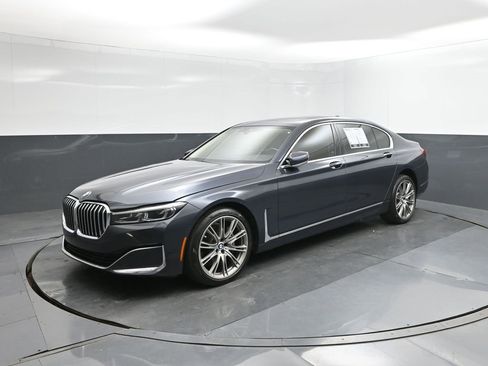 Used 2020 BMW 740i w/ Premium Package image 34