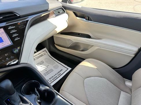 Used 2020 Toyota Camry LE image 28