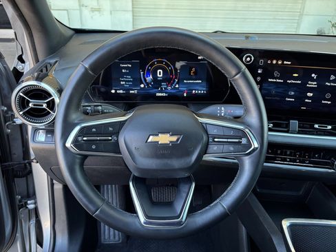 Used 2025 Chevrolet Equinox LT AWD/4WD image 23
