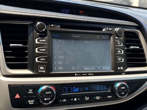 Used 2018 Toyota Highlander Limited Platinum AWD/4WD image 23
