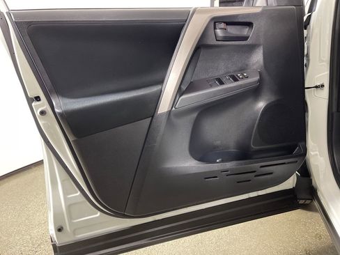 Used 2018 Toyota RAV4 LE image 19