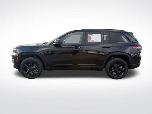 Used 2023 Jeep Grand Cherokee Altitude AWD/4WD image 3