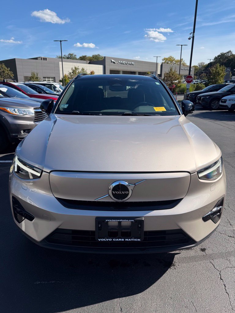Used 2023 Volvo XC40 Recharge Ultimate w/ Protection Package Premier AWD/4WD image 4