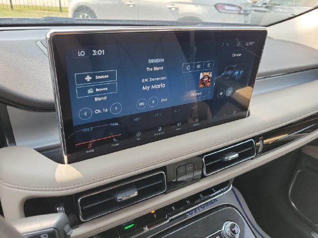Certified 2023 Lincoln Nautilus AWD w/ Premium Package image 18