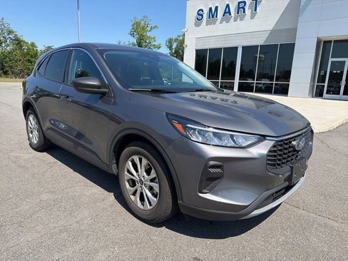 Used 2023 Ford Escape Active FWD image 2