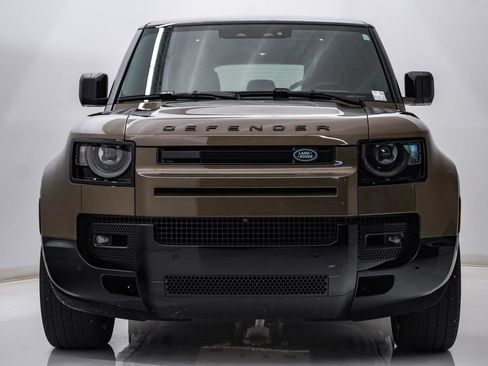 Used 2025 Land Rover Defender 110 X-Dynamic SE AWD/4WD image 6