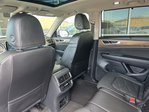 Used 2024 Volkswagen Atlas SE w/ Panoramic Sunroof Package FWD image 27