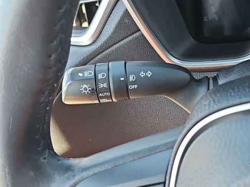 Used 2023 Toyota Corolla Cross XLE image 27