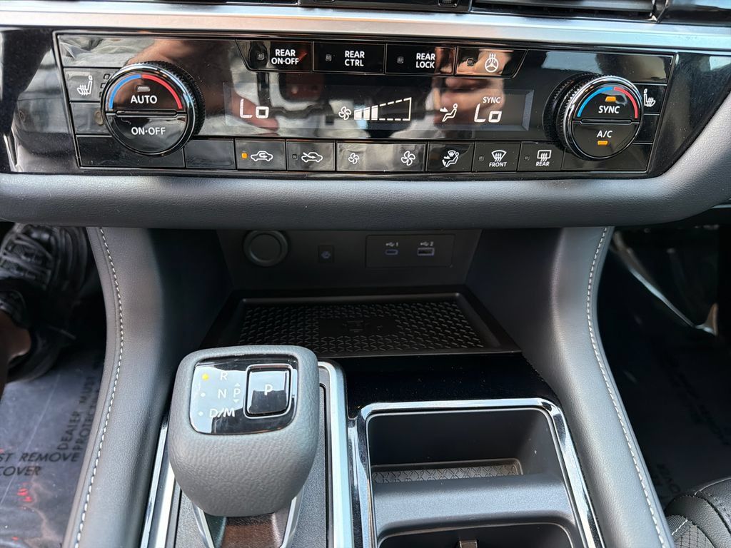 Certified 2025 Nissan Pathfinder SL AWD/4WD image 29