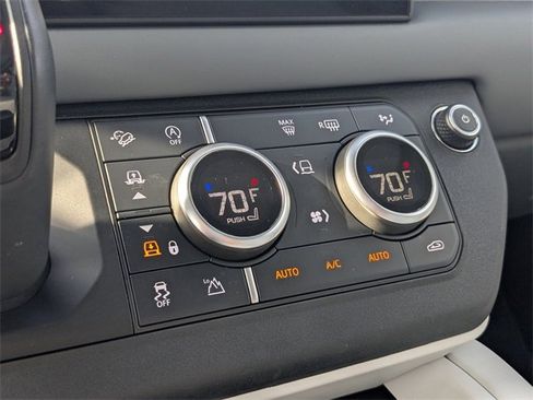 Used 2025 Land Rover Defender 130 X-Dynamic SE image 26