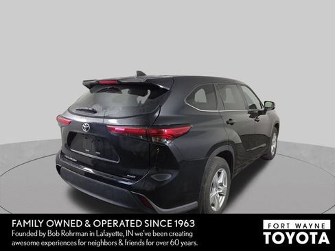 Used 2023 Toyota Highlander L AWD/4WD image 7