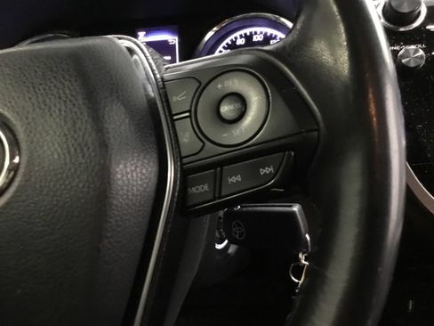 Used 2019 Toyota Camry SE FWD image 25