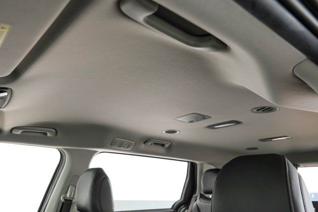 Used 2023 Kia Carnival LX FWD image 22