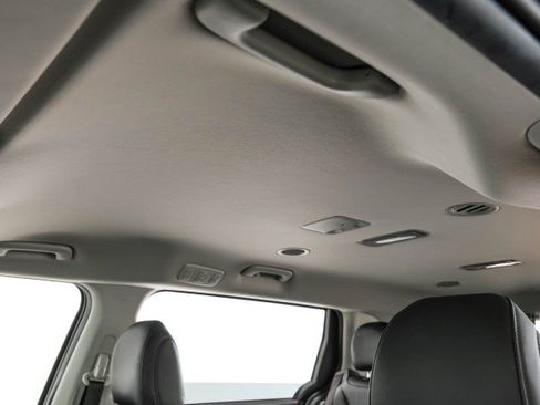 Used 2023 Kia Carnival LX FWD image 22