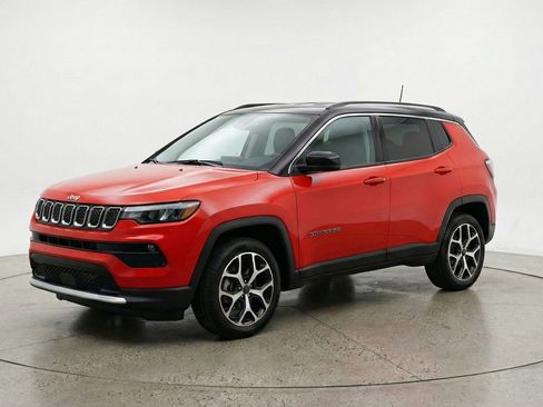 Used 2025 Jeep Compass Limited AWD/4WD image 3