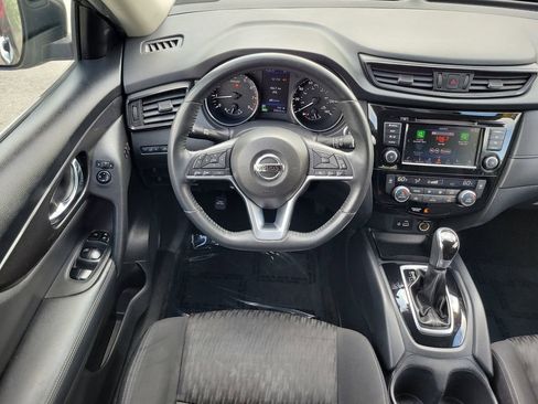 Used 2018 Nissan Rogue SV w/ Premium Package FWD image 12