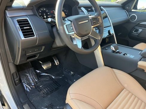 New 2026 Land Rover Discovery Limited Edition AWD/4WD image 11