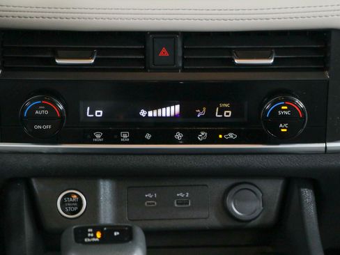 Used 2023 Nissan Rogue SV FWD image 20
