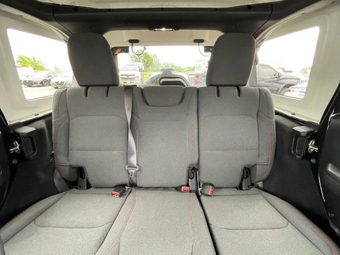 Used 2024 Jeep Wrangler Unlimited Rubicon image 31