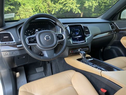 Used 2018 Volvo XC90 T6 Momentum w/ Convenience Package AWD/4WD image 31