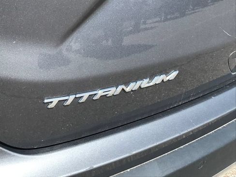 Used 2024 Ford Edge Titanium AWD/4WD image 3