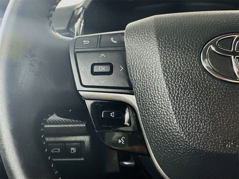 Used 2025 Toyota Camry SE image 25