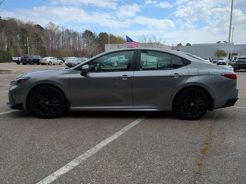 Used 2025 Toyota Camry SE image 7