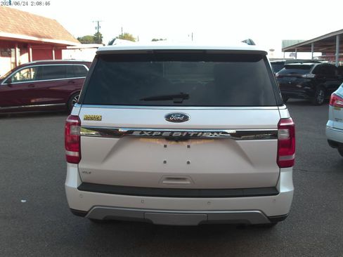 Used 2018 Ford Expedition XLT w/ Equipment Group 202A image 5
