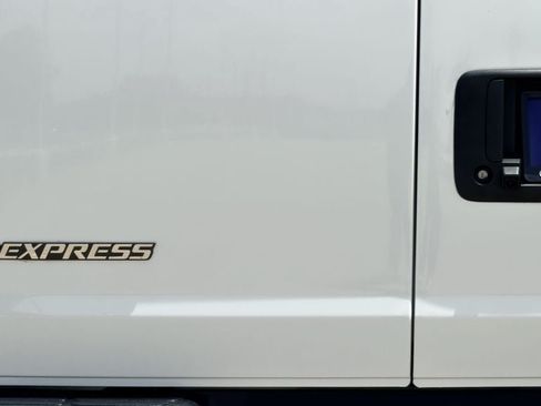 Used 2025 Chevrolet Express 3500 LT w/ LT Preferred Equipment Group RWD image 9