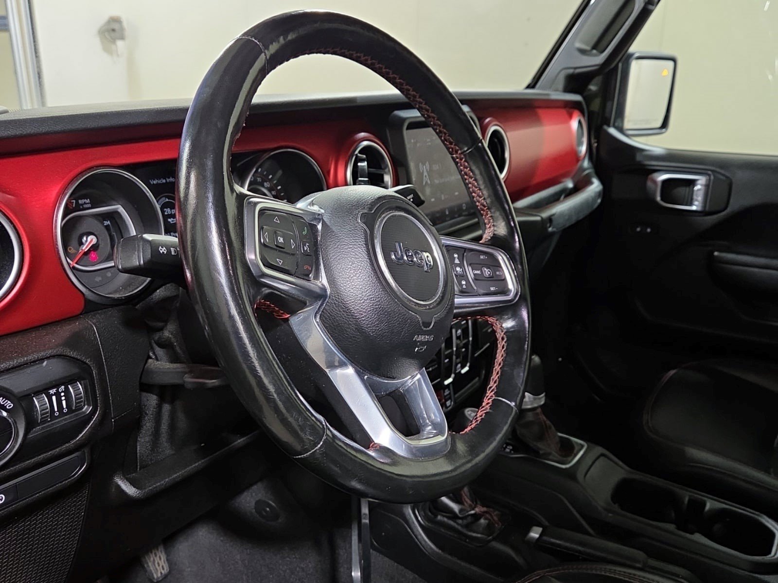 Used 2021 Jeep Gladiator Rubicon AWD/4WD image 8