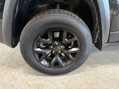 Used 2016 Jeep Cherokee Trailhawk w/ Comfort/Convenience Group AWD/4WD image 26