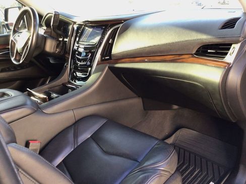 Used 2019 Cadillac Escalade Premium Luxury w/ Escalade Sport Edition image 30