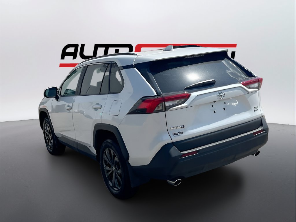 Used 2025 Toyota RAV4 XLE Premium w/ Weather Package AWD/4WD image 5